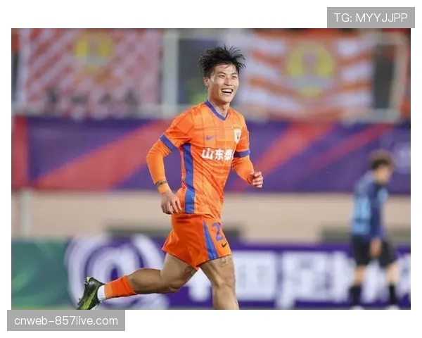 山东泰山队凭借开场第3分钟角球战术破门,取得领先 山东泰山队凭借开场第3分钟角球战术破门,取得领先